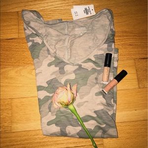 Army patterned Hollister tee
